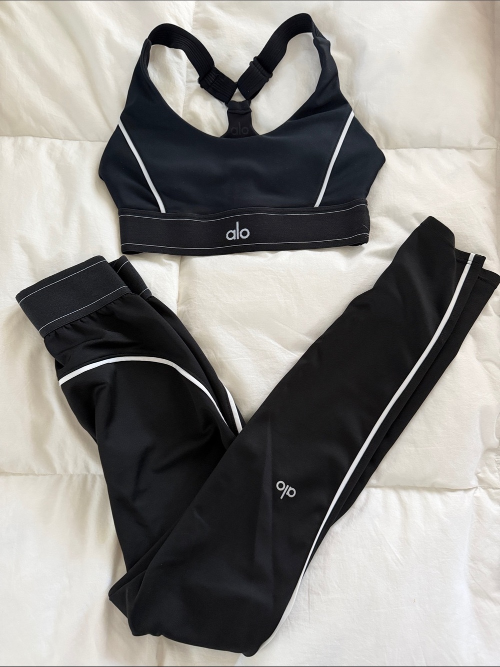 ALO Yoga airlift suit up black/white 2 Pc Set